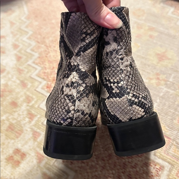 Frye Snakeskin Chelsea Boot 8 Ankle Boots Chunky Whimsygoth snakeskin size zip - Picture 6 of 8